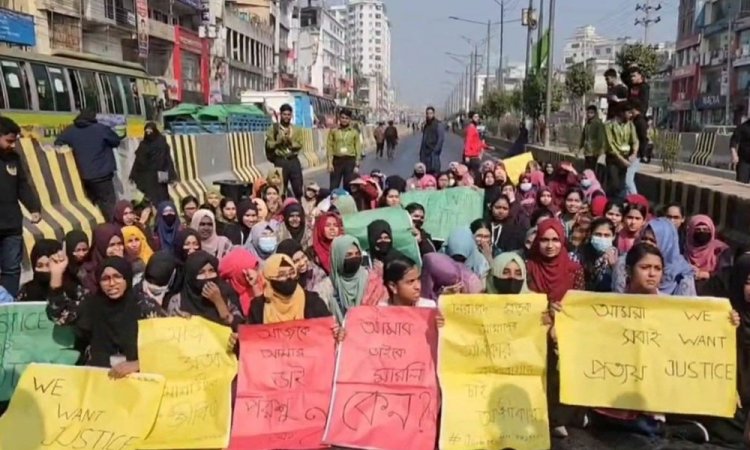 বাসচাপায় শিক্ষার্থী নিহত, বিচারের দাবিতে মহাসড়ক অবরোধ