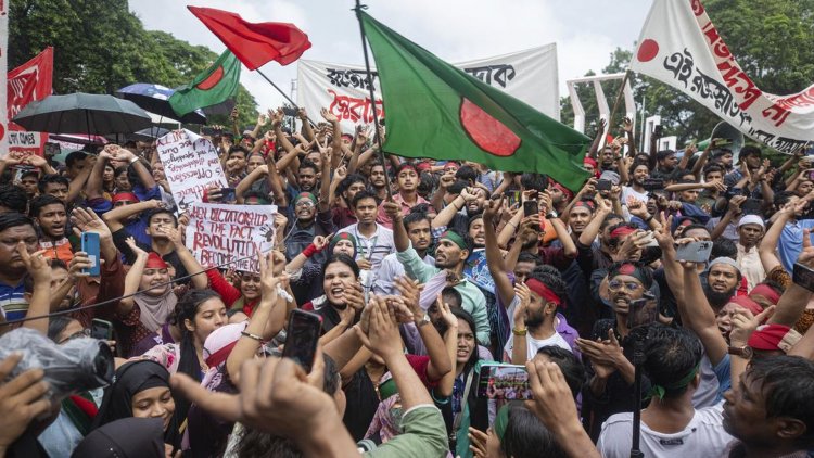 স্বৈরশাসক হটানোর পর গণতন্ত্র পুনঃনির্মাণে শিক্ষার্থীরা