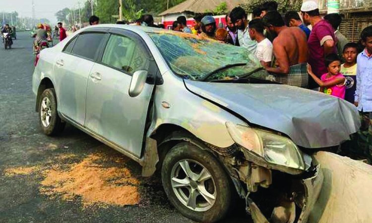 নিয়ন্ত্রণ হারিয়ে ডিভাইডারে প্রাইভেটকারের ধাক্কা, দুলাভাই-শ্যালক নিহত