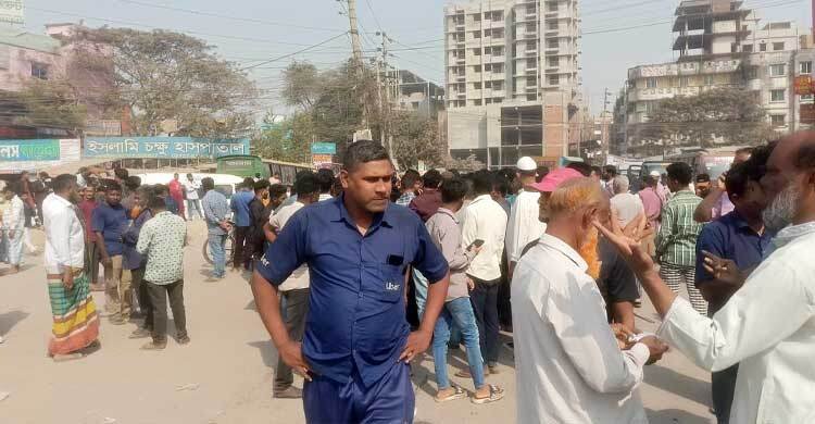সিএনজিচালকদের অবরোধে নগরীতে তীব্র যানজট, ভোগান্তি চরমে