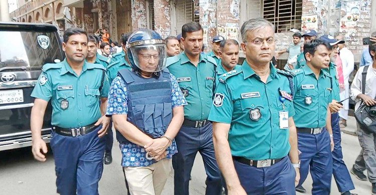 সাবেক আইজিপি-এনটিএমসি মহাপরিচালকসহ ৮ জনকে হাজির করা হয়েছে ট্রাইব্যুনালে