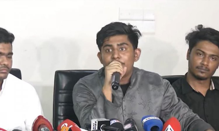 দলে যোগ দিলে বৈষম্যবিরোধী ছাত্র আন্দোলনের পদ ছাড়তে হবে : রিফাত রশিদ