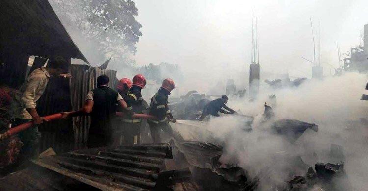 ভাষানটেক বস্তির আগুন নিয়ন্ত্রণে