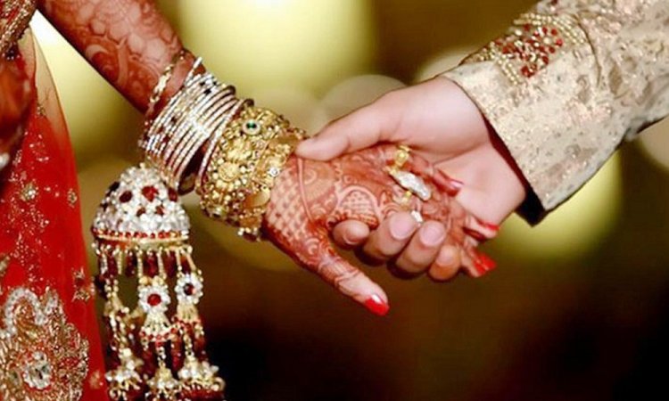 মেয়ের হবু স্বামীর সঙ্গে পালালেন মা