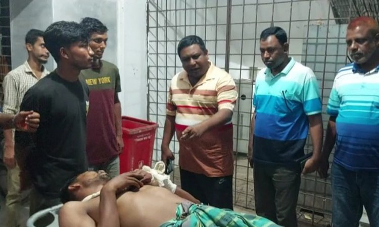 লক্ষ্মীপুরে বাড়ি ফেরার পথে যুবলীগ কর্মীকে গুলি, আটক ২