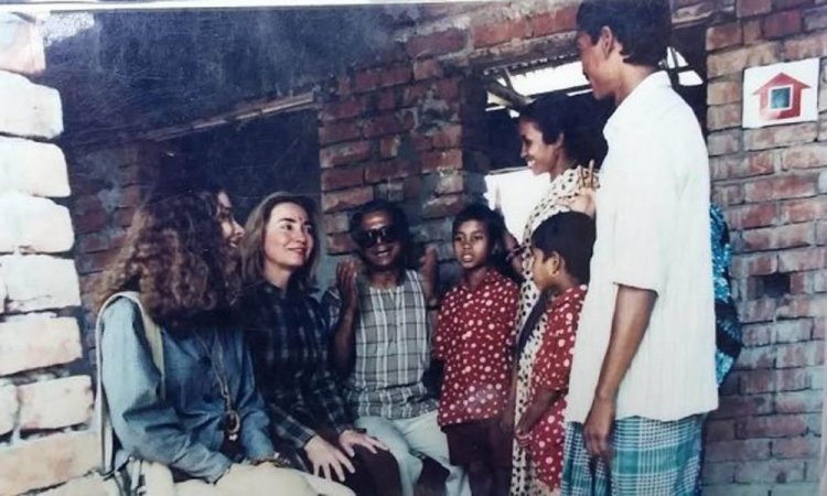 ড. মোহাম্মদ ইউনূসকে দেখতে চায় হিলারিপাড়ার বাসিন্দারা