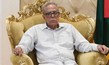 সাবেক রাষ্ট্রপতি হামিদের দেশত্যাগ তীব্র প্রতিক্রিয়া ৪ পুলিশ কর্মকর্তার বিরুদ্ধে ব্যবস্থা