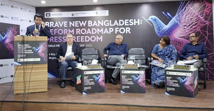 এ কে আজাদ রাজনৈতিক সরকার এলে গণমাধ্যম সূচকে পেছাবো না, এ নিশ্চয়তা কে দেবে