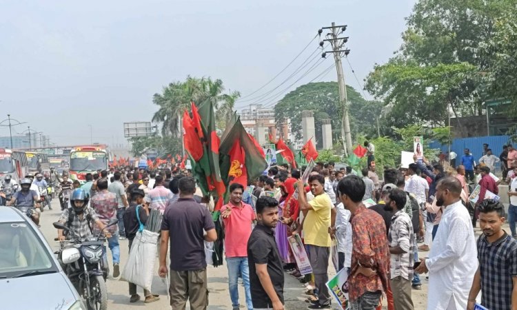 ফুল, ব্যানার, স্লোগানে খালেদা জিয়াকে শুভেচ্ছা নেতাকর্মীদের