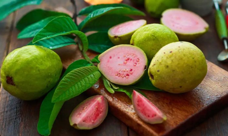 ওজন কমাতে খেতে পারেন পেয়ারা