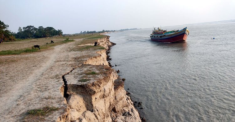 যমুনায় বিলীন হওয়ার পথে ৯ গ্রাম