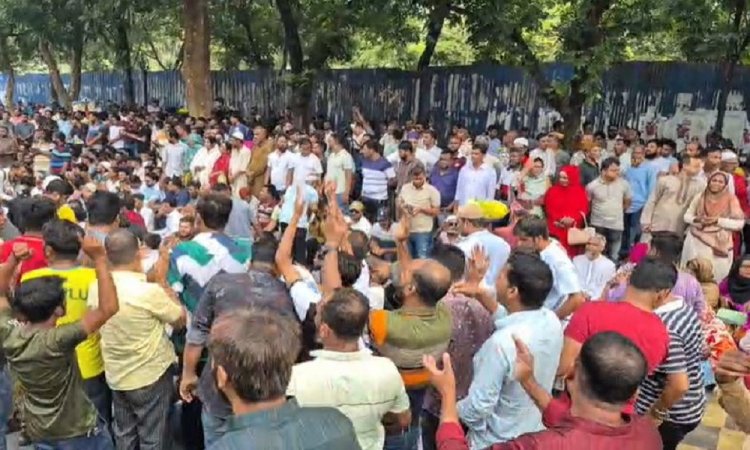ইশরাককে মেয়র পদে শপথের দাবিতে নগর ভবনের সামনে ঢাকাবাসী (ভিডওসহ)