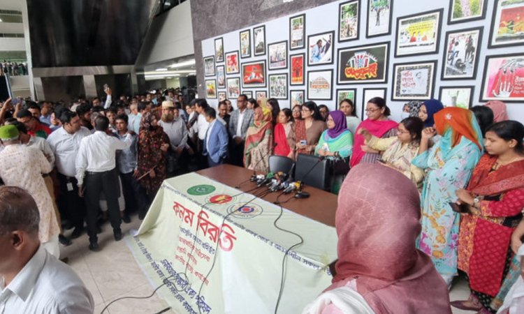 এনবিআর নিয়ে আলোচনায় বসবেন অর্থ উপদেষ্টা, আন্দোলন চলবে কালও