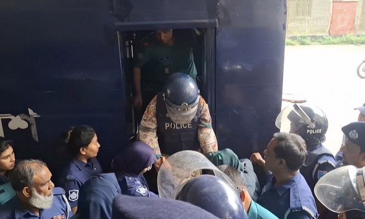 মানিকগঞ্জের আদালতে নেওয়া হয়েছে মমতাজকে