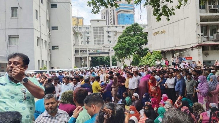 কড়া নিরাপত্তার মধ্যে সচিবালয়ে আজও বিক্ষোভ চলছে