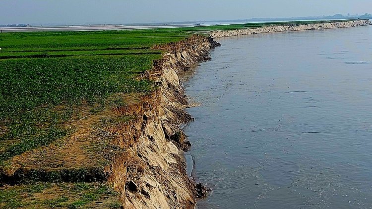 ইসলামপুরে নদী ভাঙনে আতঙ্কে দিন কাটাচ্ছে যমুনা পাড়ের মানুষ