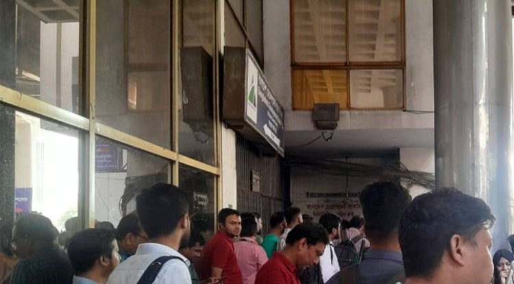 কারওয়ান বাজারে লিফট ছিঁড়ে আহত ৯