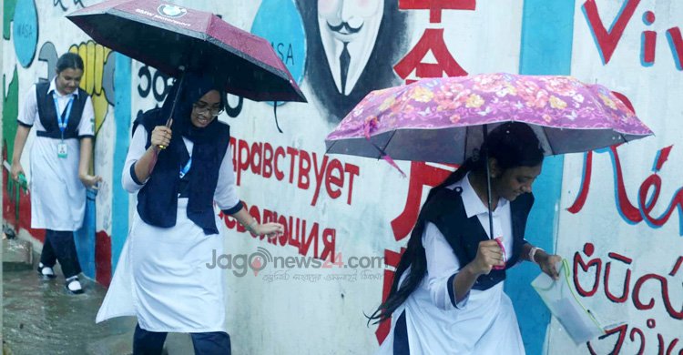 বৃষ্টি ঝরবে দিনভর নিম্নচাপটি গভীর নিম্নচাপে পরিণত হতে পারে, ঘূর্ণিঝড়ের আশঙ্কা নেই