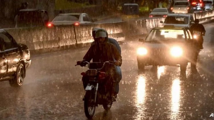 প্রবল ঝড়-বৃষ্টিতে পাকিস্তানে ৩২ জনের প্রাণহানি