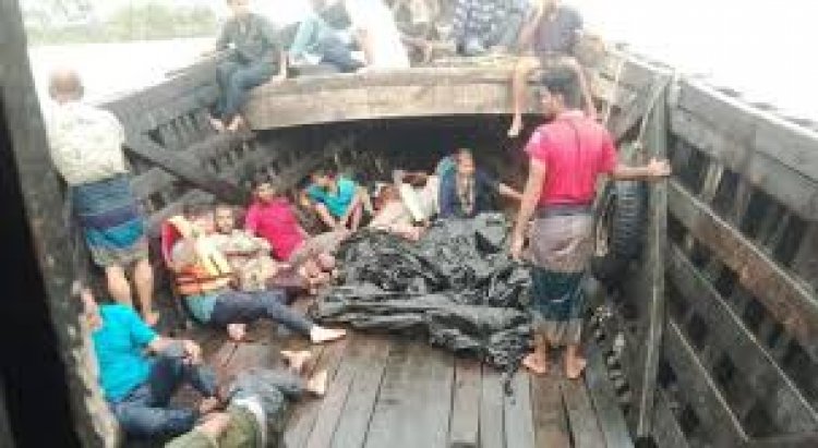 মেঘনায় ৩৯ যাত্রী নিয়ে ট্রলার ডুবি: এক মরদেহ উদ্ধার, পুলিশ সদস্যসহ নিখোঁজ ৬