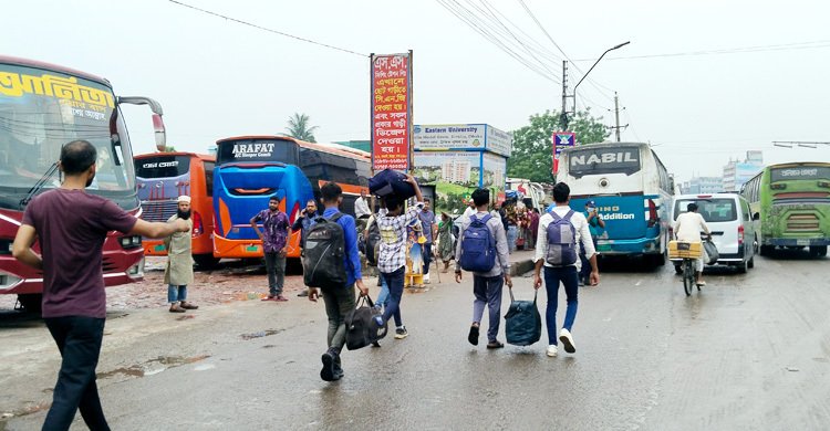 ঈদে বাড়ি ফেরা লোকাল বাসে ৫৫০ টাকার ভাড়া ৯০০, ভোগান্তিতে যাত্রীরা