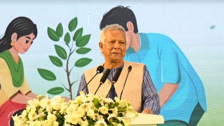 প্রধান উপদেষ্টা- ‘প্লাস্টিক হুংকার দিচ্ছে- হয় আমরা থাকব, না হয় তোমরা’