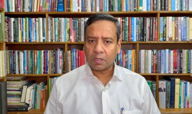 ড. ইউনূসও এখন মবের আতঙ্কে ভুগছেন : রনি