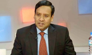 উদ্ভট উটের পিঠে চলেছে স্বদেশ      গোলাম মাওলা রনি,