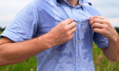 অতিরিক্ত ঘামের সমস্যা? যেসব খাবার এড়িয়ে চলবেন