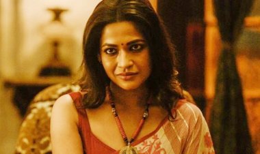 খোলামেলা পোশাক পরায় খোঁটা আজমেরী হক বাঁধনকে