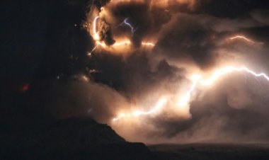 ভূমিকম্পের পর সক্রিয় আগ্নেয়গিরি, ছাইয়ে ঢেকে গেছে আকাশ