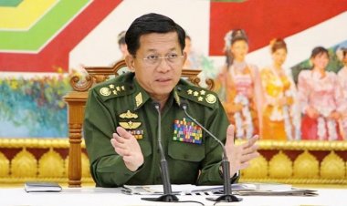 অন্তর্বর্তী সরকারের কাছে ক্ষমতা হস্তান্তর করলেন জান্তা প্রধান