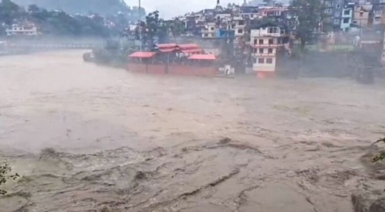 ভারতের হিমাচলে ভয়াবহ বন্যা, নিহত ৬৩