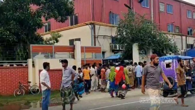 মানসিক প্রতিবন্ধীকে কুপিয়ে হত্যা, প্রমাণ লুকাতে লাশে আগুন