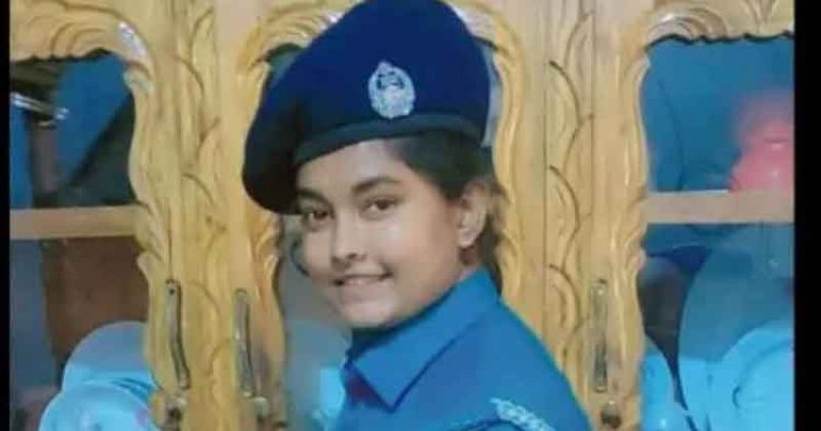 থানায় কনস্টেবলকে ‘স্যার’ ডেকে ধরা ভুয়া নারী এসআই