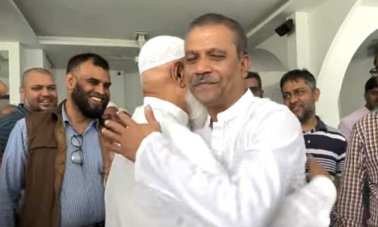 জানাজায় আসিফ নজরুল-জামায়াত আমিরের হৃদয়ছোঁয়া দৃশ্য
