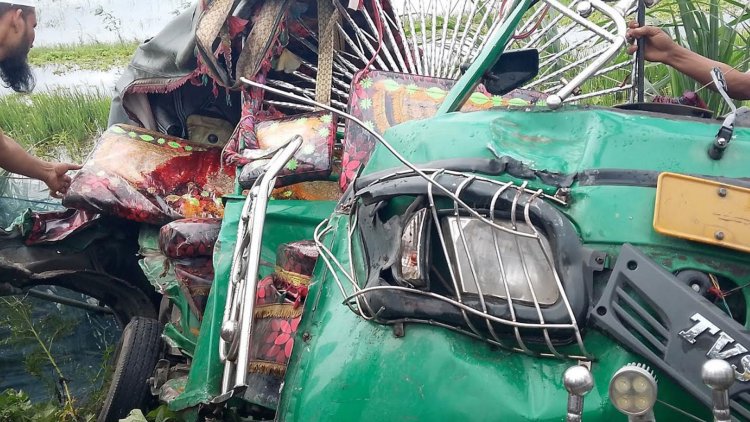 টাঙ্গাইলে বাস-সিএনজি সংঘর্ষে নারীসহ ৩ জন নিহত