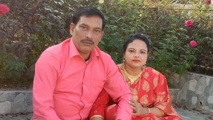 বিয়ের ৩১ বছর পর একসঙ্গে দাখিল পাশ করলেন দম্পতি