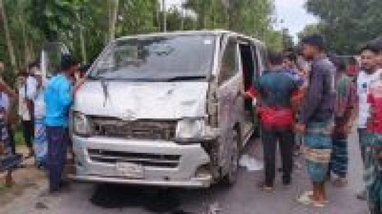 মাইক্রোবাসের ধাক্কায় তিন মাদ্রাসাছাত্র নিহত