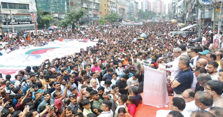 নয়াপল্টনে বিএনপি’র বিক্ষোভ: ‘ফেব্রুয়ারিতেই নির্বাচন হতে হবে’