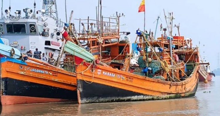 বাংলাদেশের জলসীমায় মাছ শিকার, ৩৪ ভারতীয় জেলে আটক