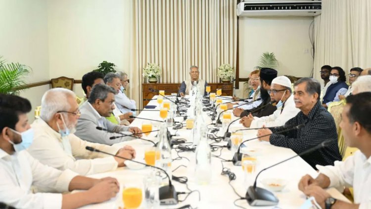৪ দলের সঙ্গে বৈঠকে প্রধান উপদেষ্টা