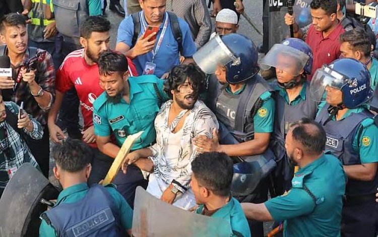 সচিবালয়ের ভেতরে আন্দোলনকারীরা, লাঠিচার্জ, টিয়ারশেল, সাউন্ড গ্রেনেড, আহত ৩৫