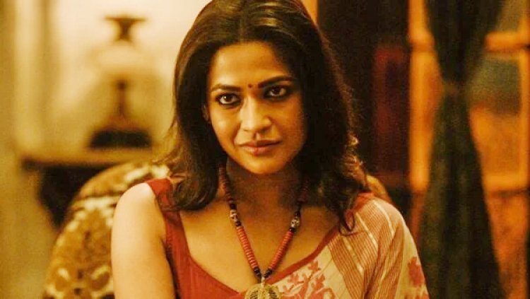 খোলামেলা পোশাক পরায় খোঁটা আজমেরী হক বাঁধনকে