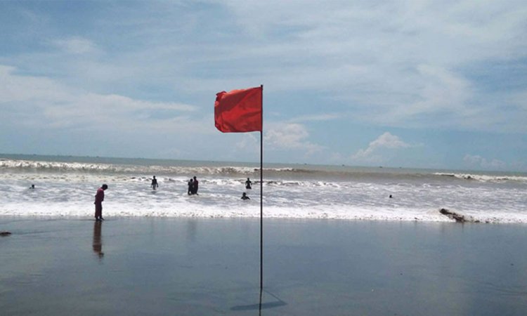 চার সমুদ্রবন্দরে ৩ নম্বর সতর্কসংকেত