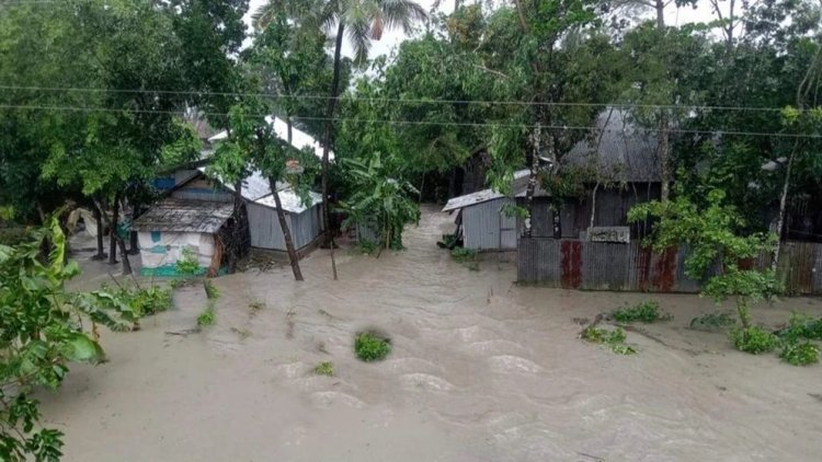 নিম্নচাপে উপকূলের ১৫ জেলায় জলোচ্ছ্বাস ও ভারি বৃষ্টির আশঙ্কা