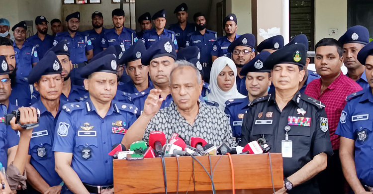 নির্বাচনের আগে সব অবৈধ অস্ত্র উদ্ধার করা হবে: স্বরাষ্ট্র উপদেষ্টা
