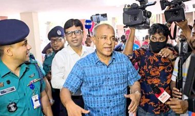 মোহাম্মদপুর থানা পরিদর্শনে স্বরাষ্ট্র উপদেষ্টা