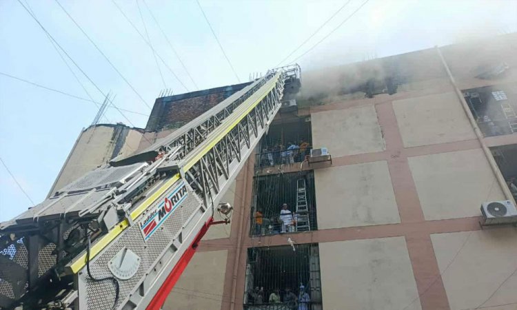 গুলিস্তান সুন্দরবন স্কয়ার মার্কেটে আগুন, নিয়ন্ত্রণে ১১ ইউনিট