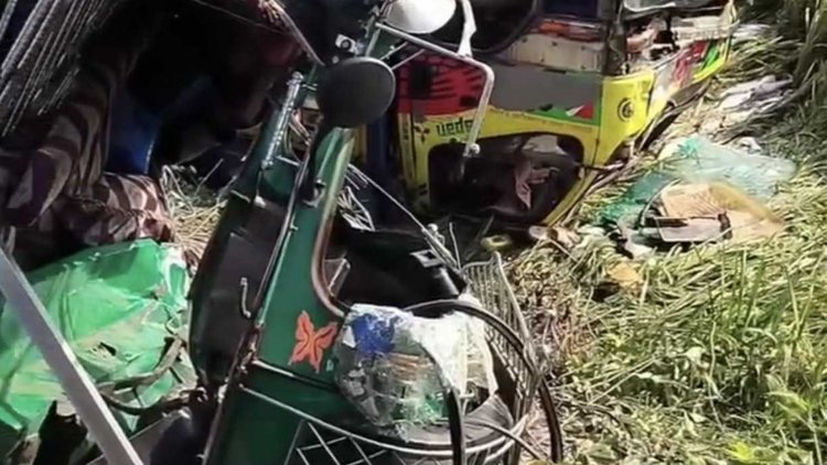 কক্সবাজারে যাত্রীবাহী সিএনজিতে ট্রেনের ধাক্কা, কাটা পড়ে নিহত ৫